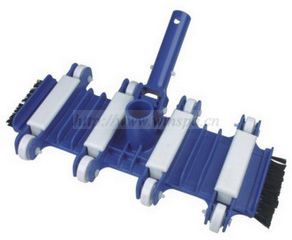 Heavy duty vacuum head with side brush